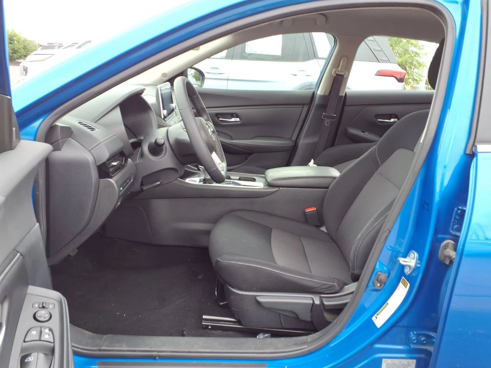 Used 2022 Electric Blue Metallic Nissan SV image 19