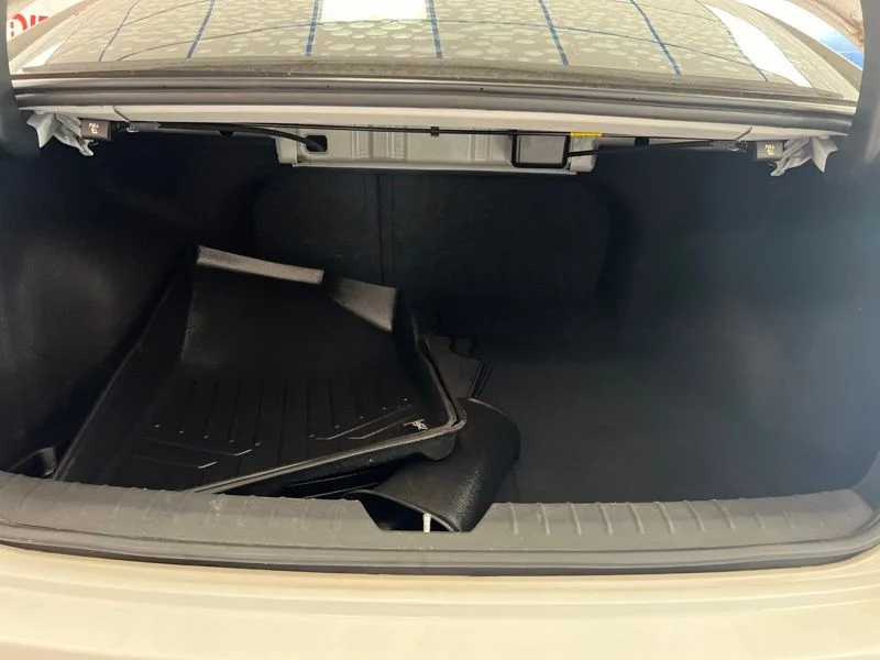 Used 2020 White Kia S image 8