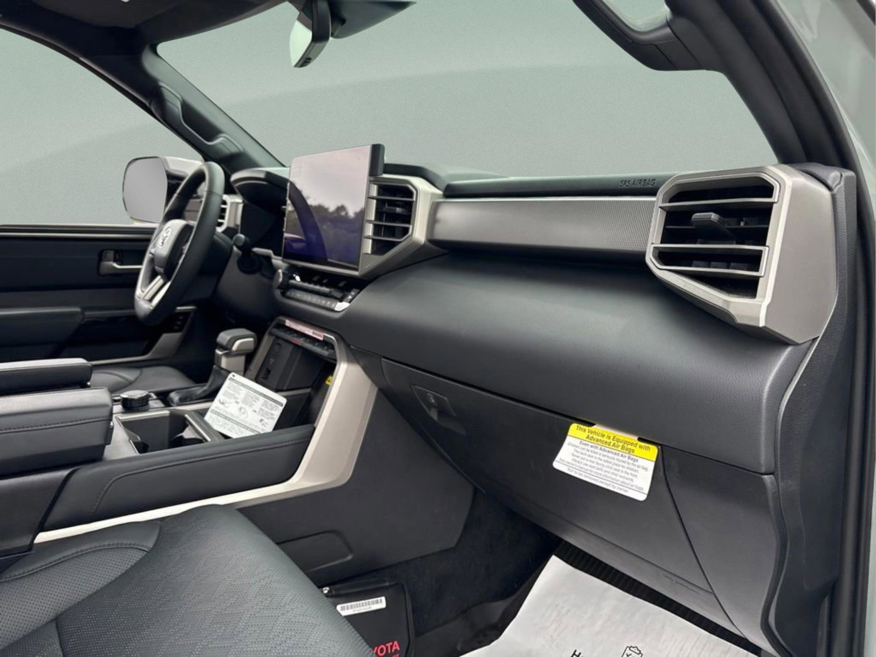 2025 Toyota Tundra Limited - Photo 27
