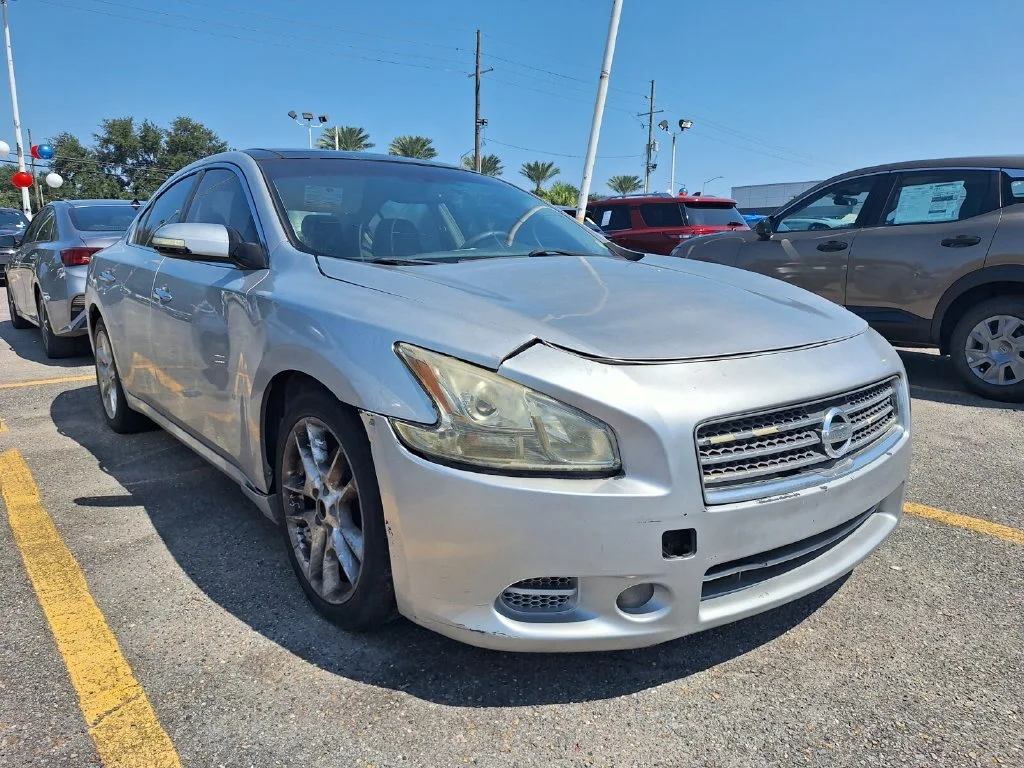 Used 2011 Silver Nissan 3.5 SV image 3