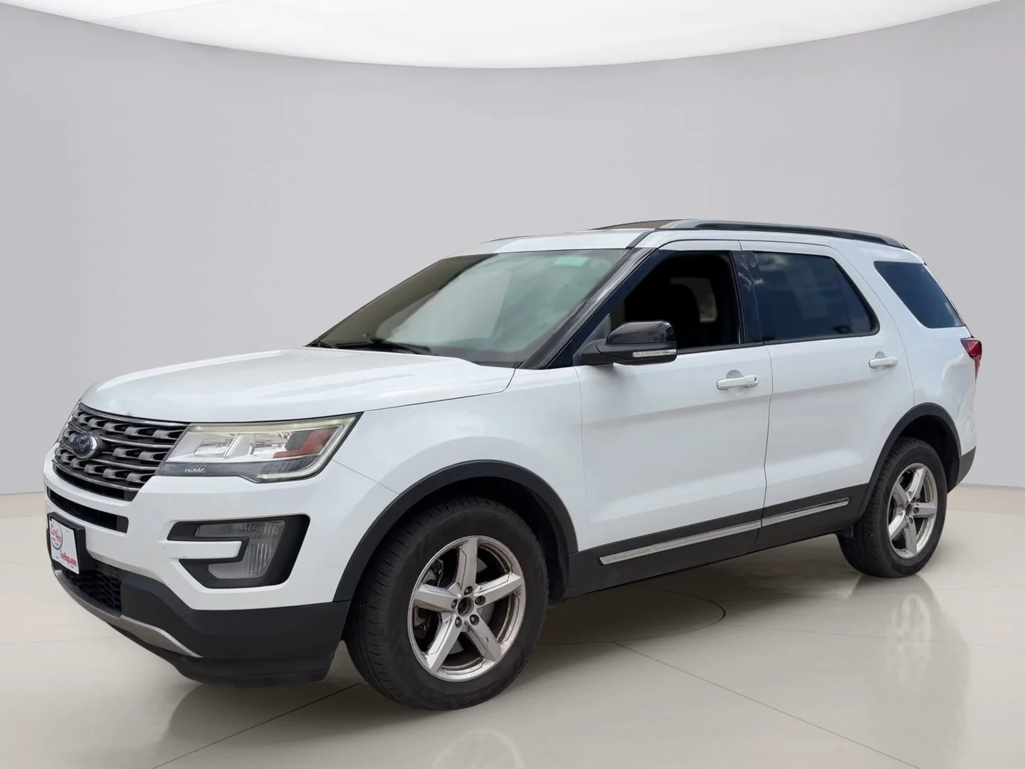 Used 2017 White Ford XLT image 1