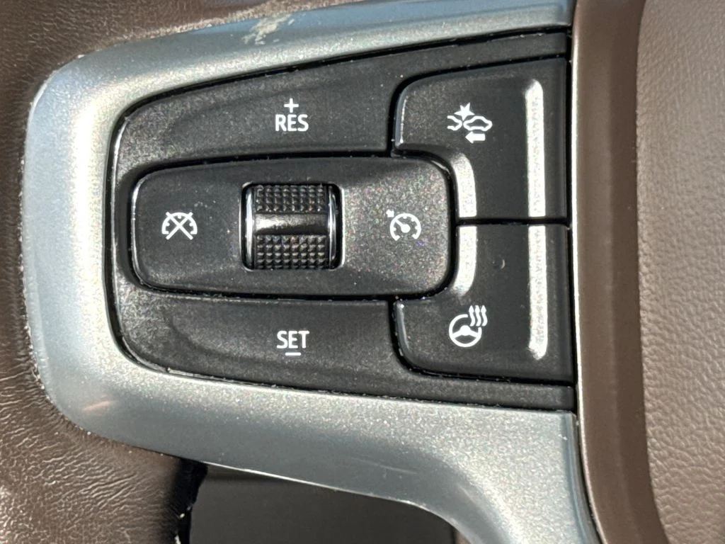 Used 2022 Summit White Chevrolet LT image 37