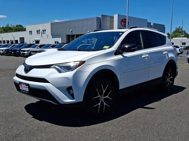 Used 2018 White Toyota SE image 4