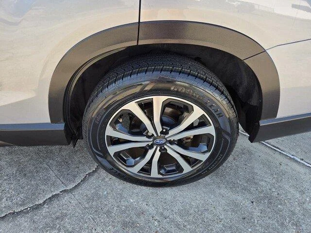 Used 2020 Ice Silver Metallic Subaru Limited image 24