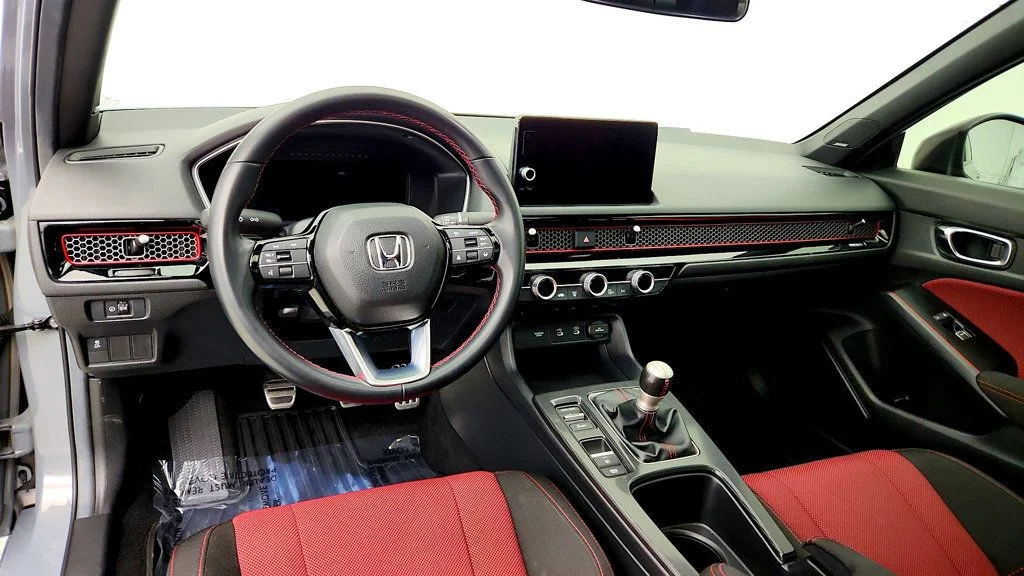 Used 2025 Urban Gray Pearl Honda Manual image 14