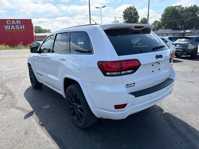 Used 2021 White Jeep Laredo X image 5