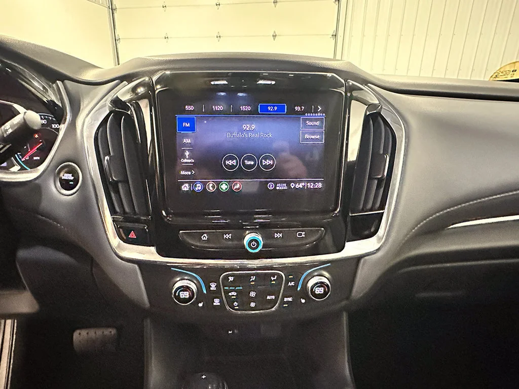 Used 2020 GRAPHITE METALLIC Chevrolet LT Leather image 35