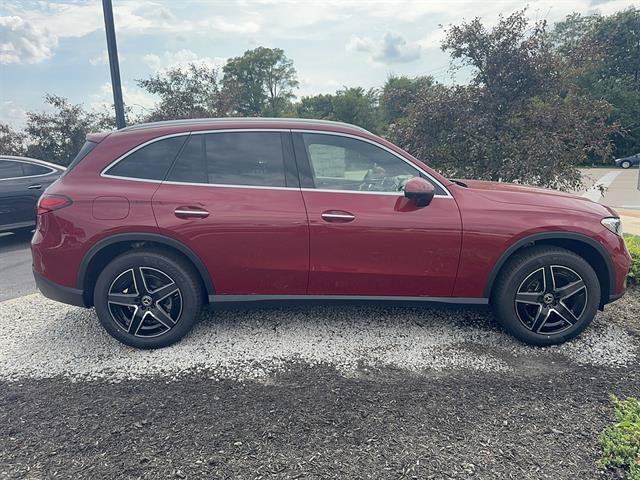 New 2026 MANUFAKTUR Patagonia Red Metallic Mercedes-Benz GLC 300 4MATIC® image 20