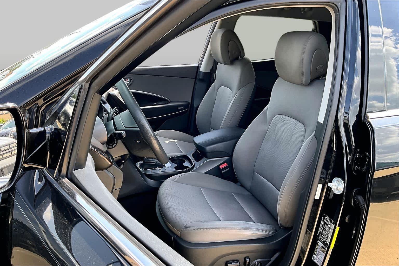 Pre-Owned 2017 Hyundai Santa Fe Sport 2.4L