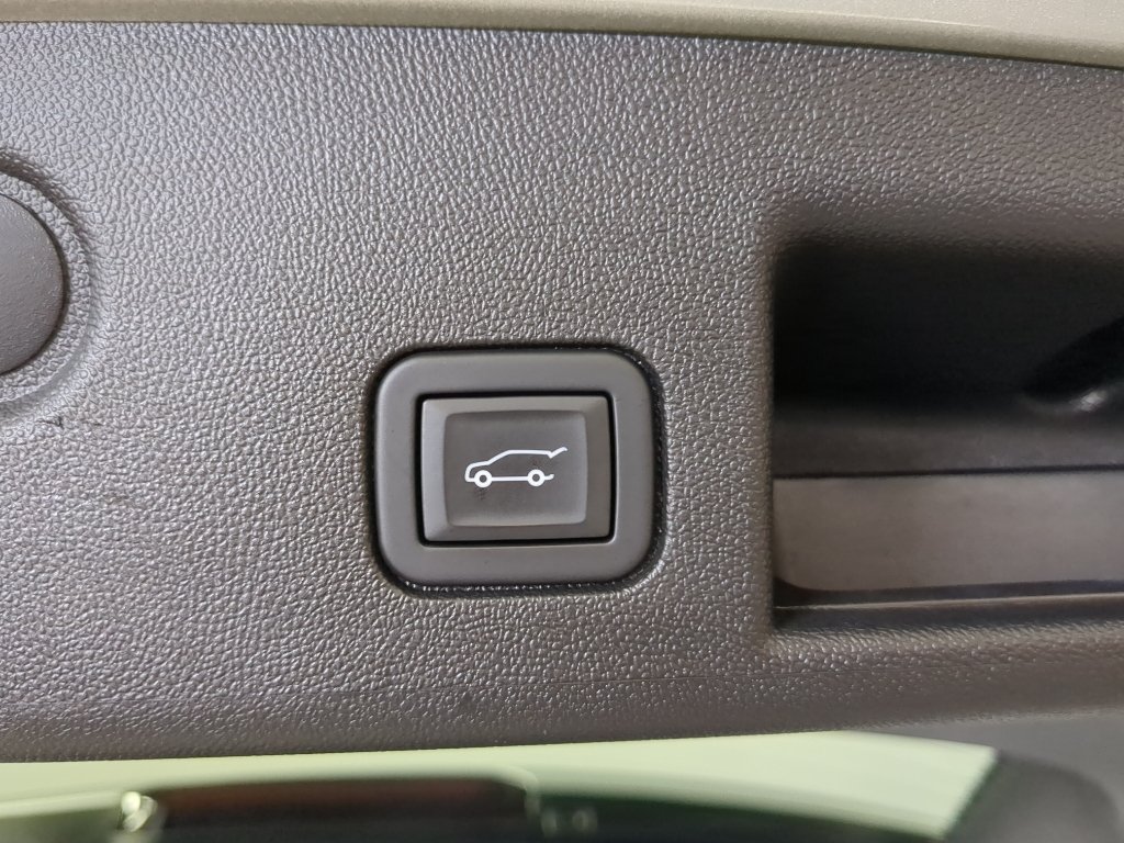 Used 2022 Silver Ice Metallic Chevrolet LT image 19