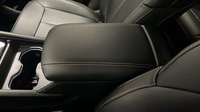 New 2026 Diamond Black Crystal Pearl-Coat Exterior Paint Jeep  image 19