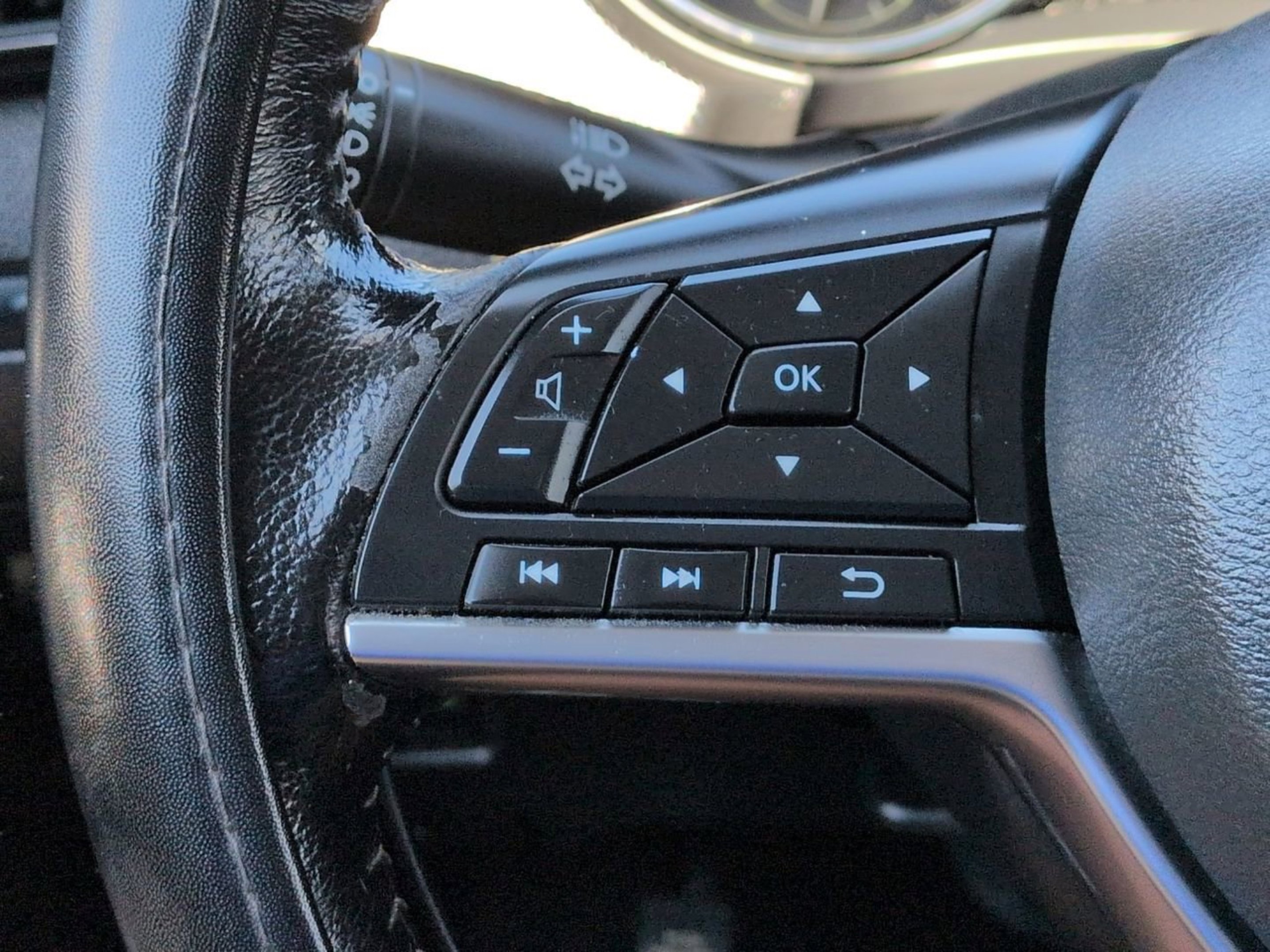 Used 2020 Magnetic Black Pearl Nissan SV image 30
