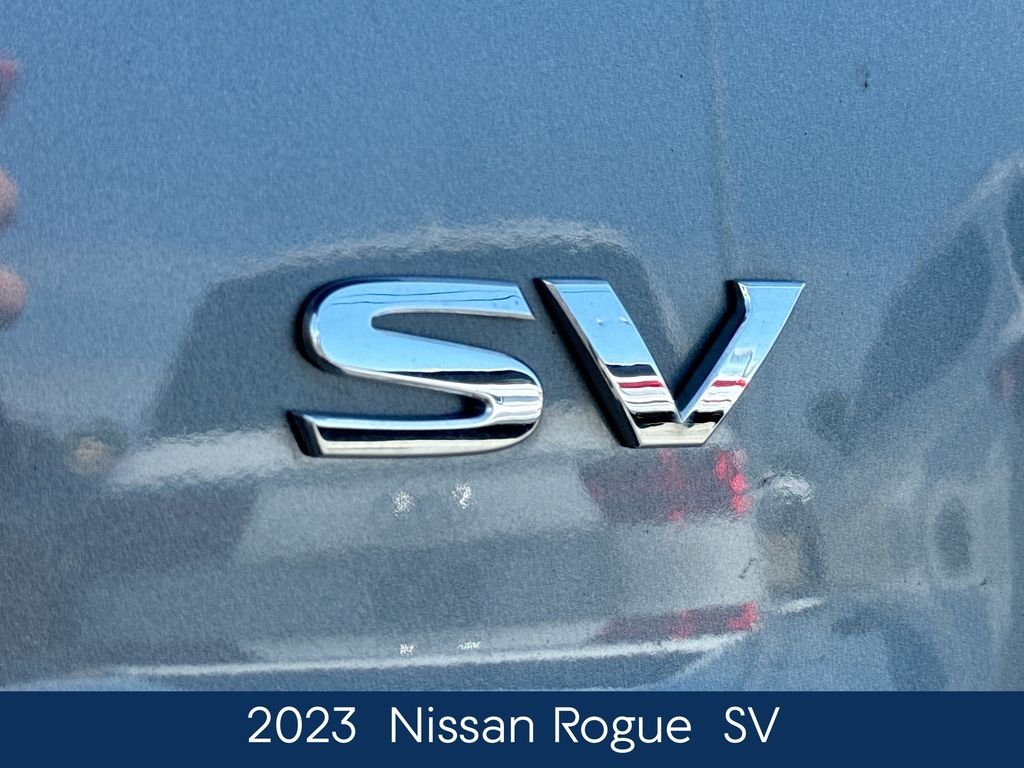 Used 2023 Gray Nissan SV image 9