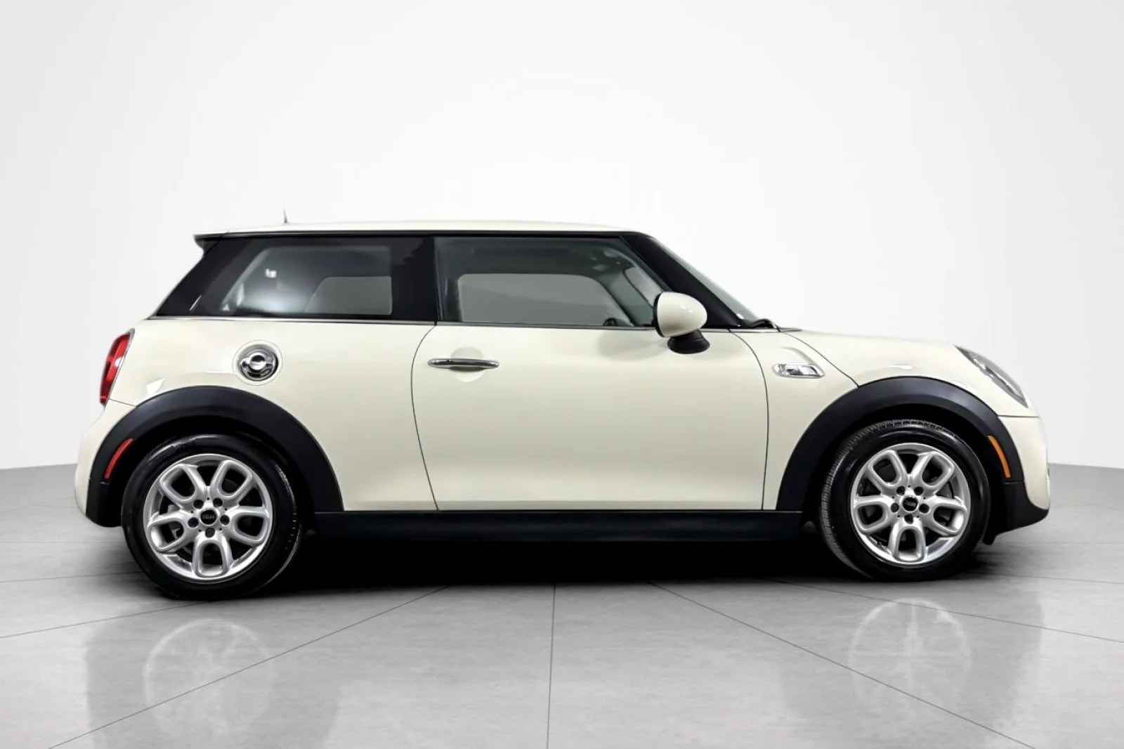 Used 2015 Pepper White MINI 2dr HB S image 6