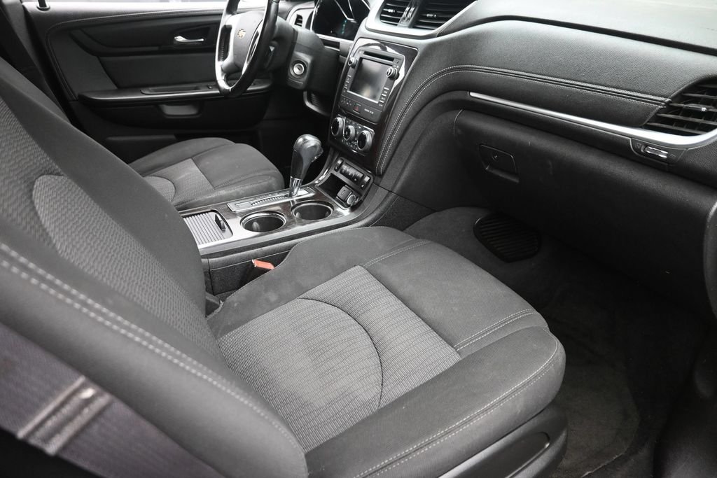 Used 2015 White Chevrolet 2LT image 9