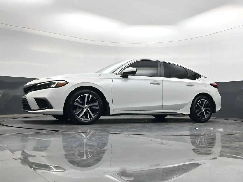 Used 2023 Platinum White Pearl Honda LX image 32