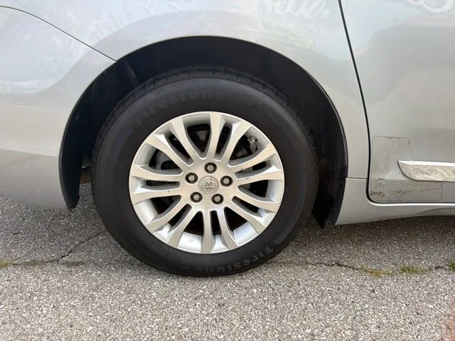 Used 2011 Silver Toyota XLE image 35
