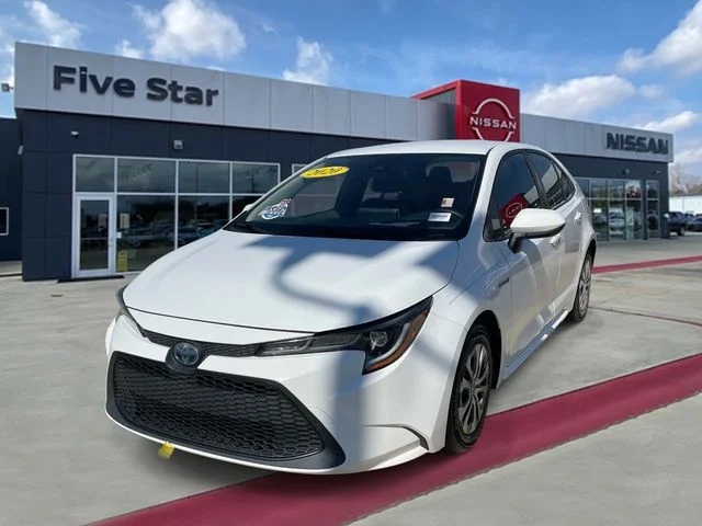 Used 2020 White Toyota LE image 3