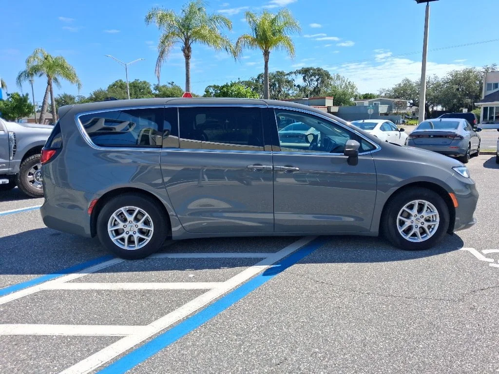 Used 2023 White Chrysler Touring L image 4