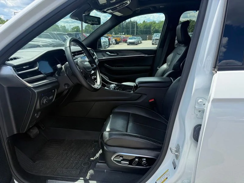 Used 2023 White Jeep Overland 4xe image 10