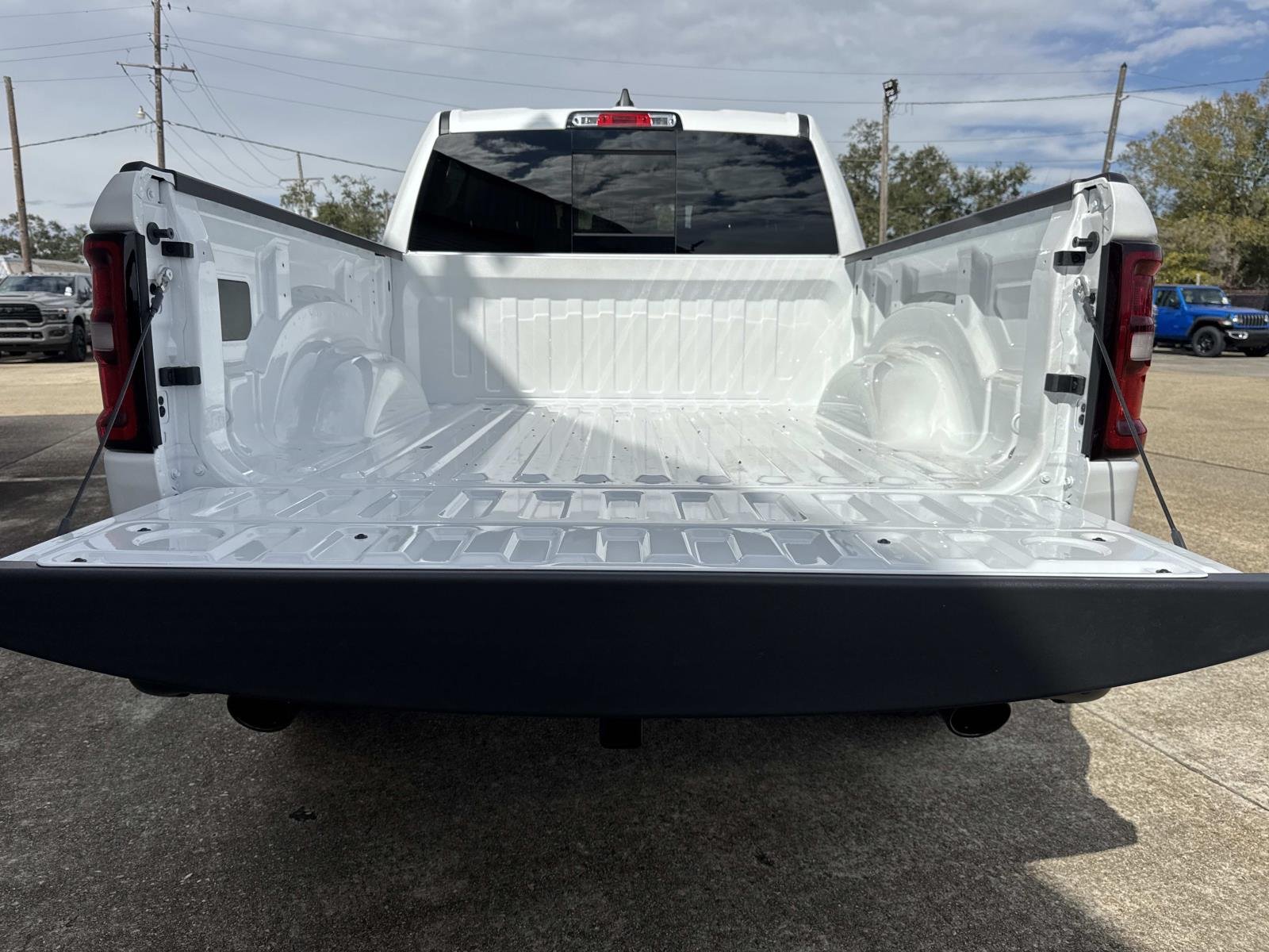 New 2026 Ivory White Tri-Coat Pearl-Coat Exterior Paint RAM Laramie image 6