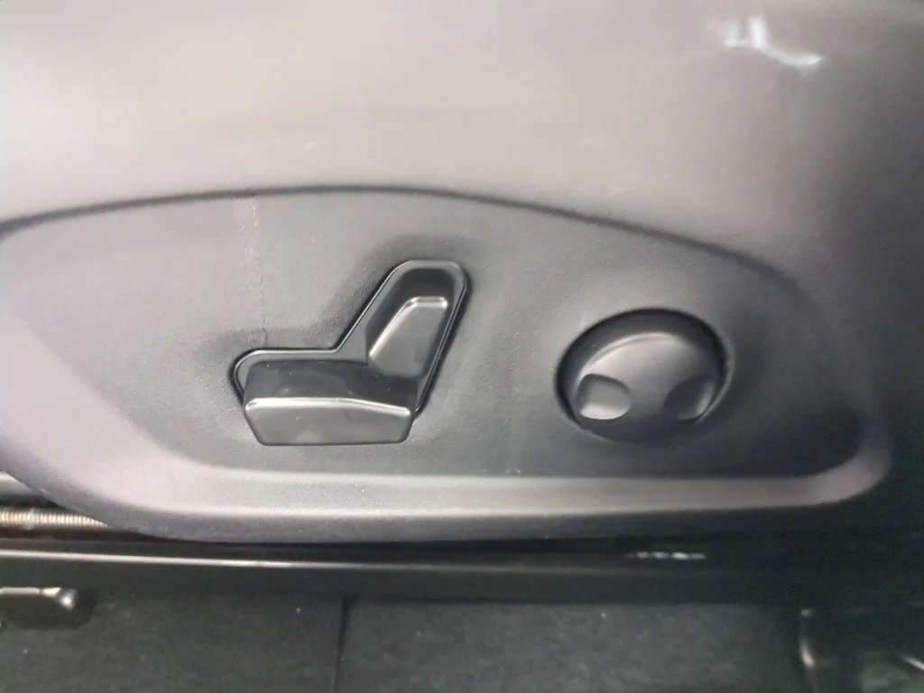 Used 2025 Bright White Clearcoat Jeep Limited image 13