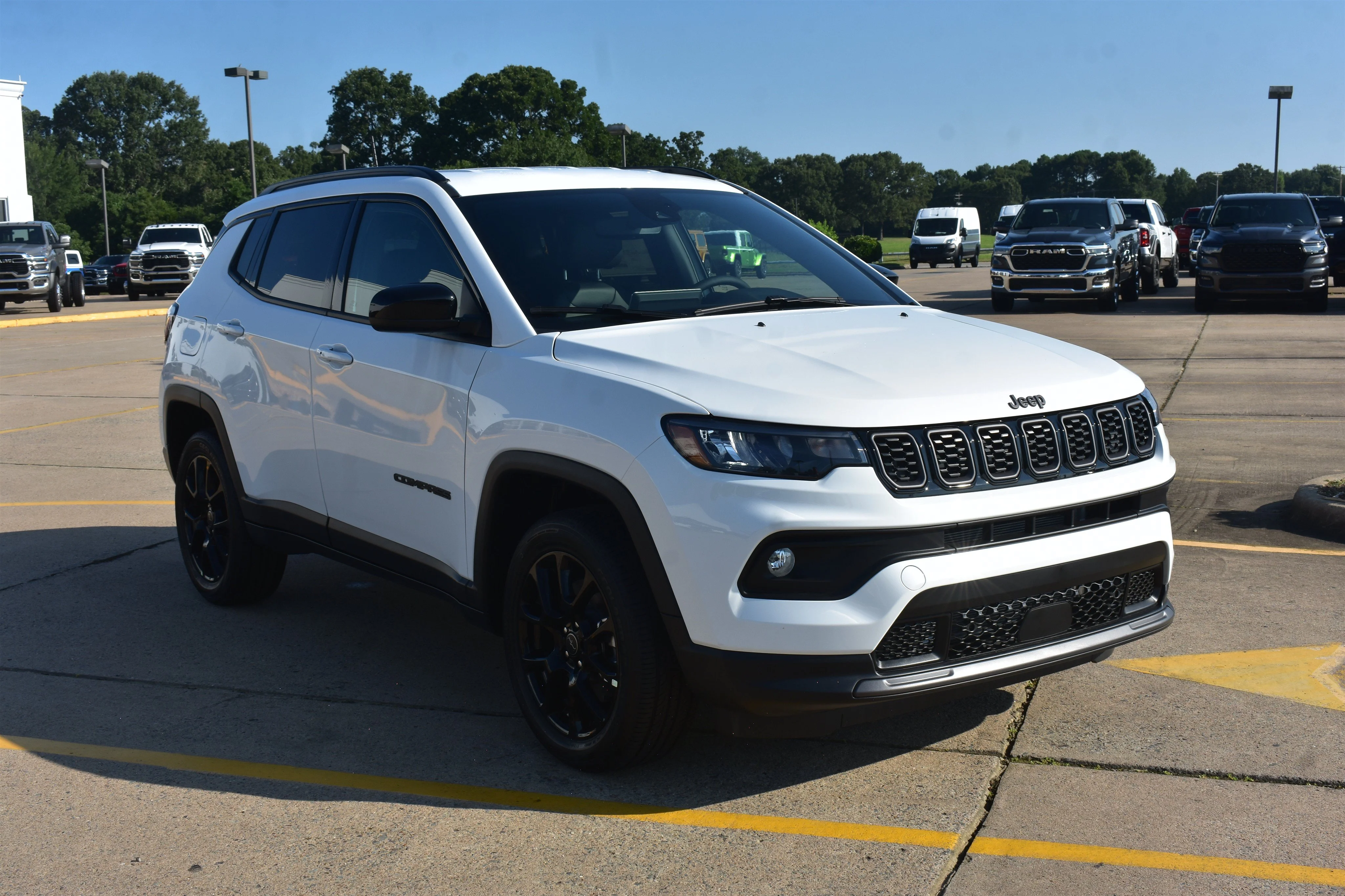 New 2026 Bright White Clearcoat Jeep Latitude Altitude image 3
