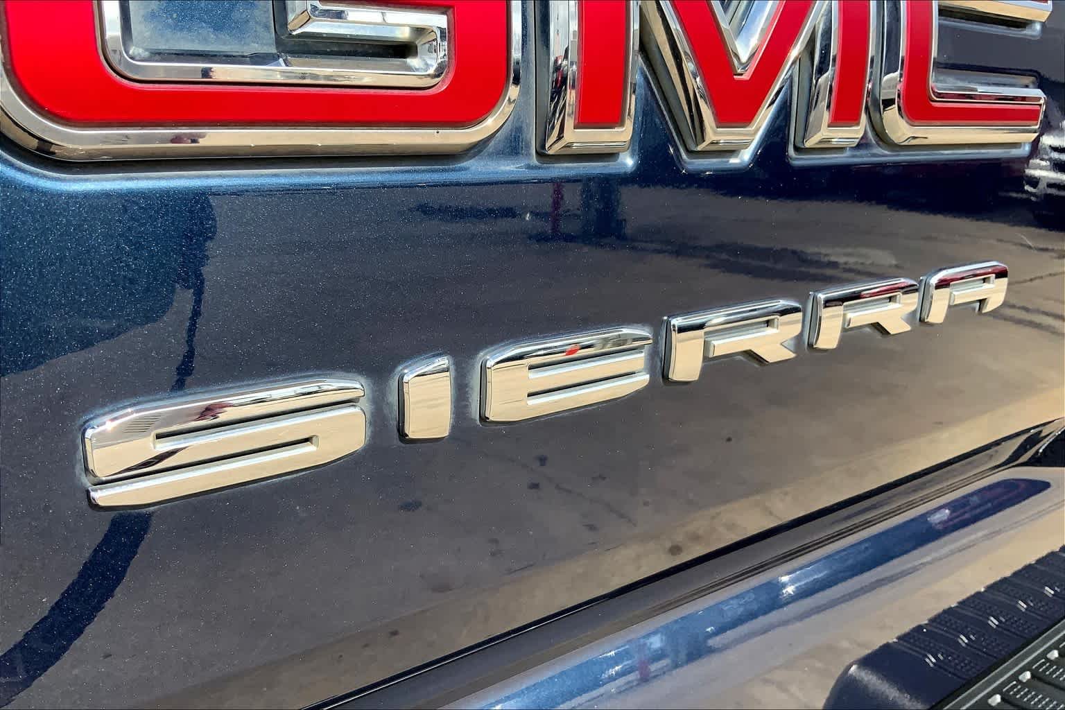 Used 2019 Pacific Blue Metallic GMC SLE image 31