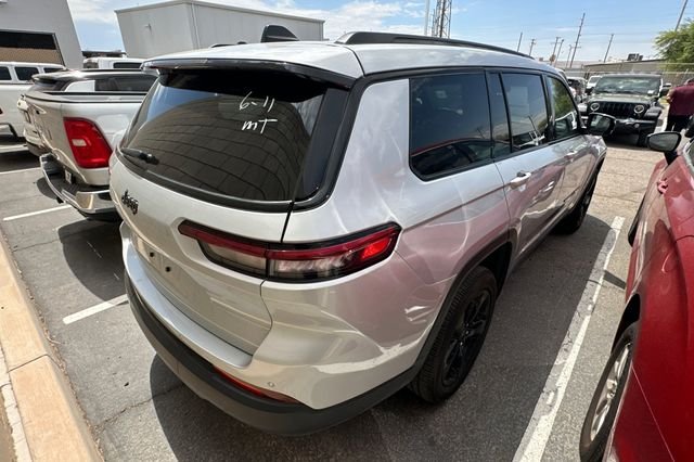 Certified Used 2023 Silver Jeep Altitude image 4