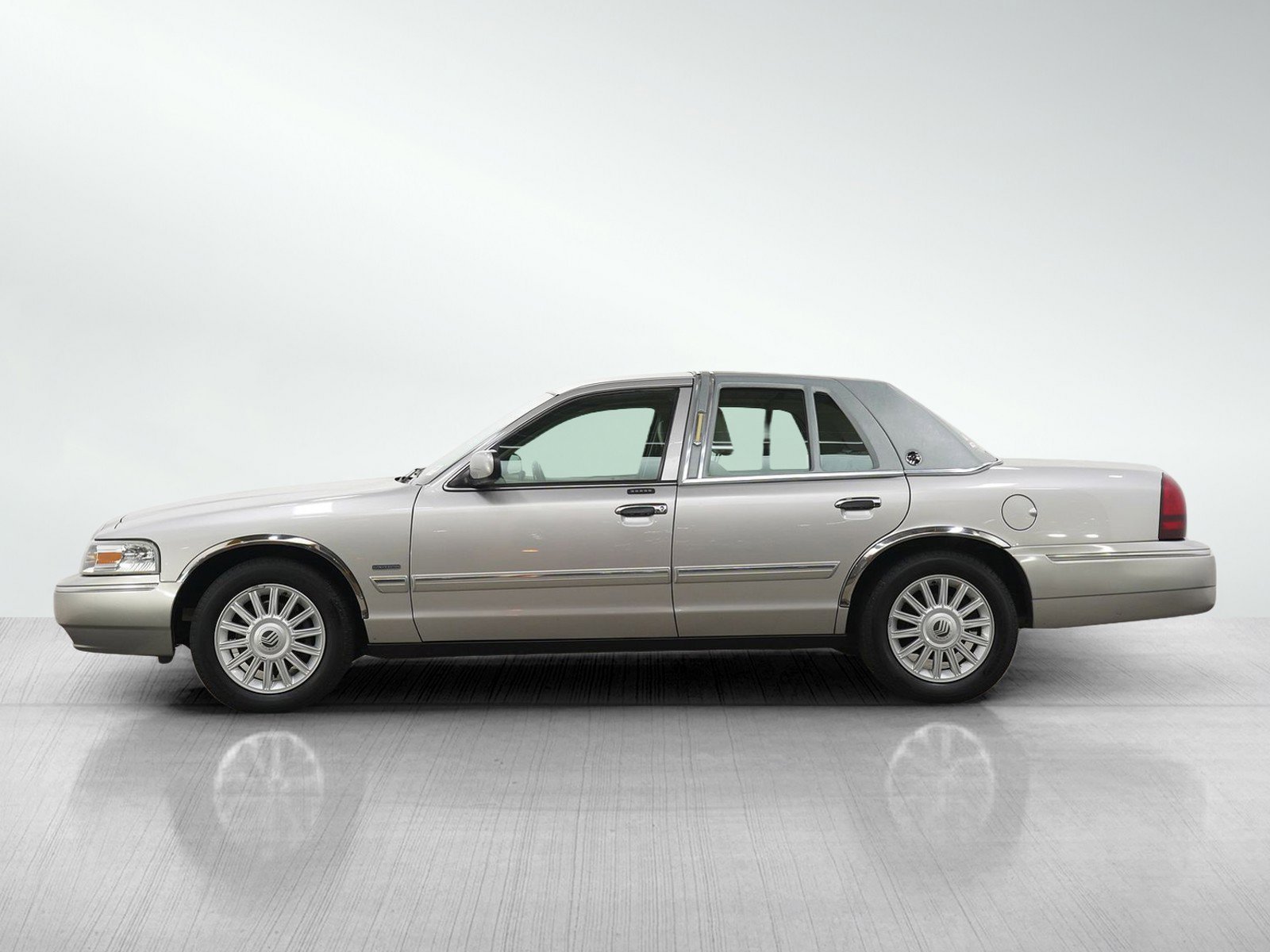 Used 2009 Mercury Grand Marquis LS with VIN 2MEHM75V89X616580 for sale in Minneapolis, Minnesota