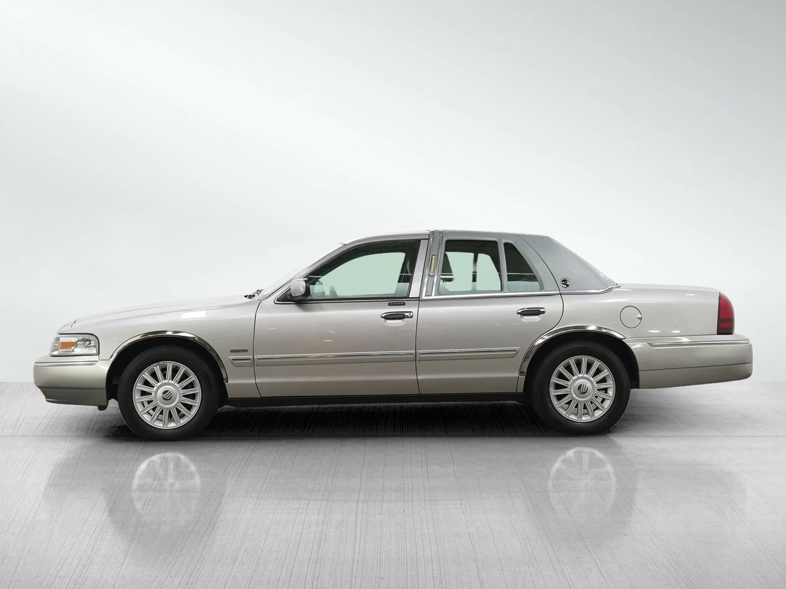 Used 2009 Mercury Grand Marquis LS with VIN 2MEHM75V89X616580 for sale in Minneapolis, Minnesota