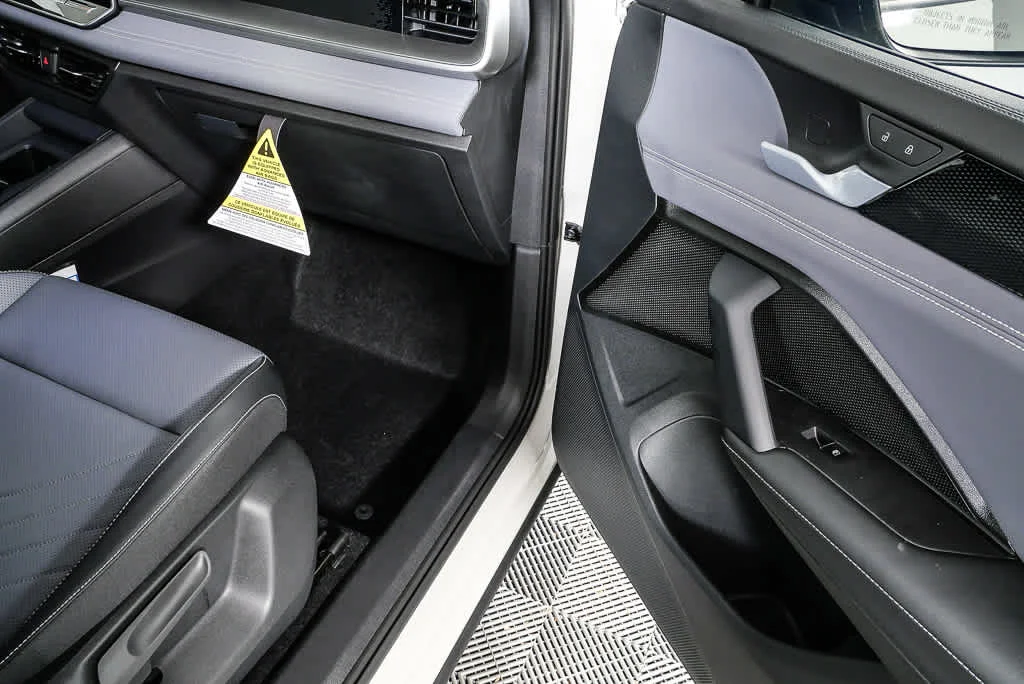 New 2026 Sandstone w/Deep Black Roof Volkswagen SE R-Line Black image 24