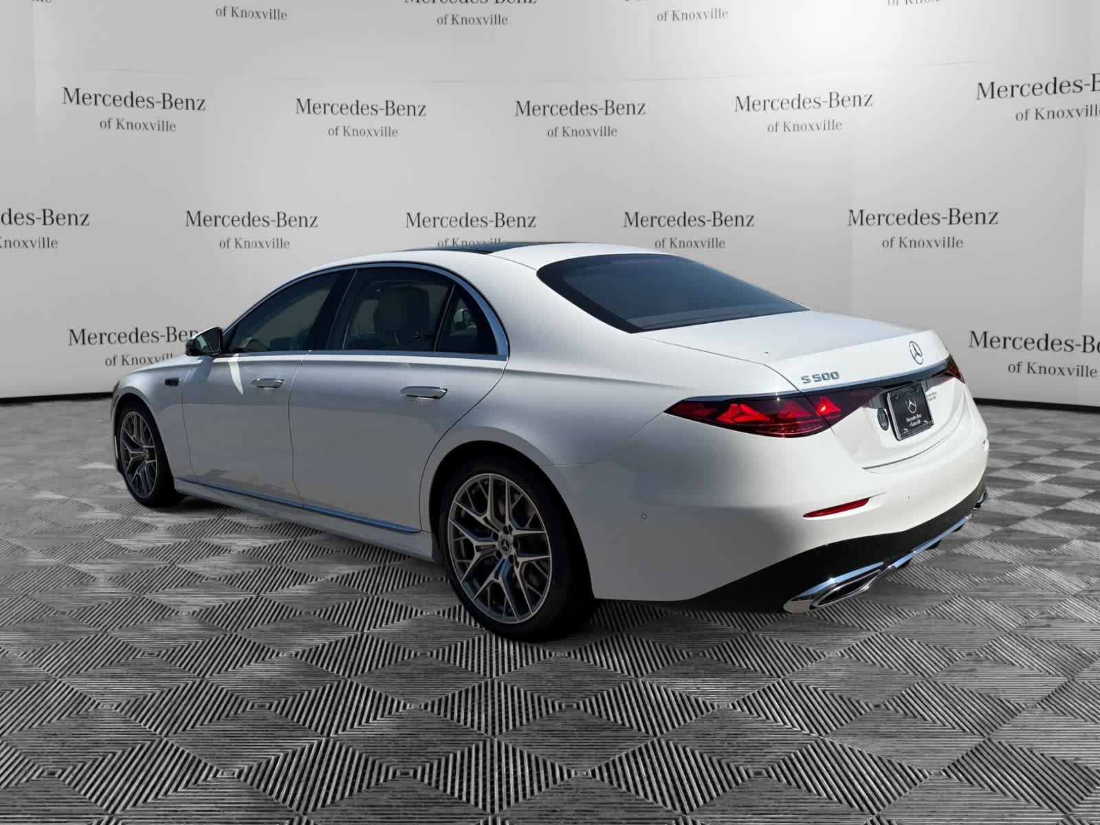 New 2027 MANUFAKTUR Moonlight White Metallic Mercedes-Benz S 500 image 3