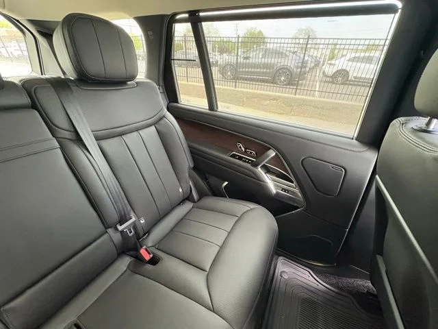 Used 2025 White Land Rover SE image 19