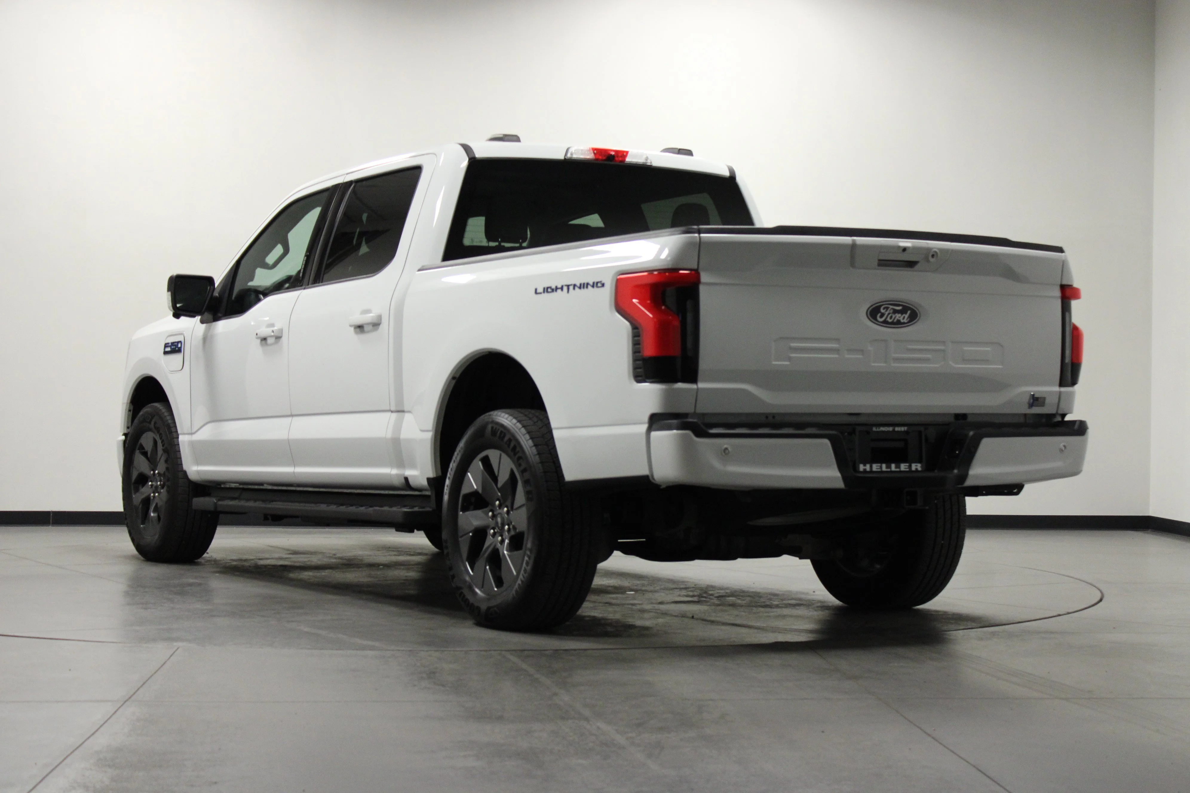 Used 2024 Oxford White Ford Flash image 6