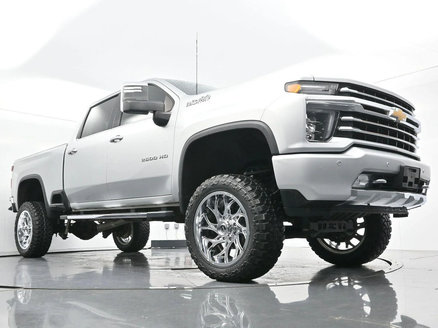 Used 2020 Silver Ice Metallic Chevrolet High Country image 47