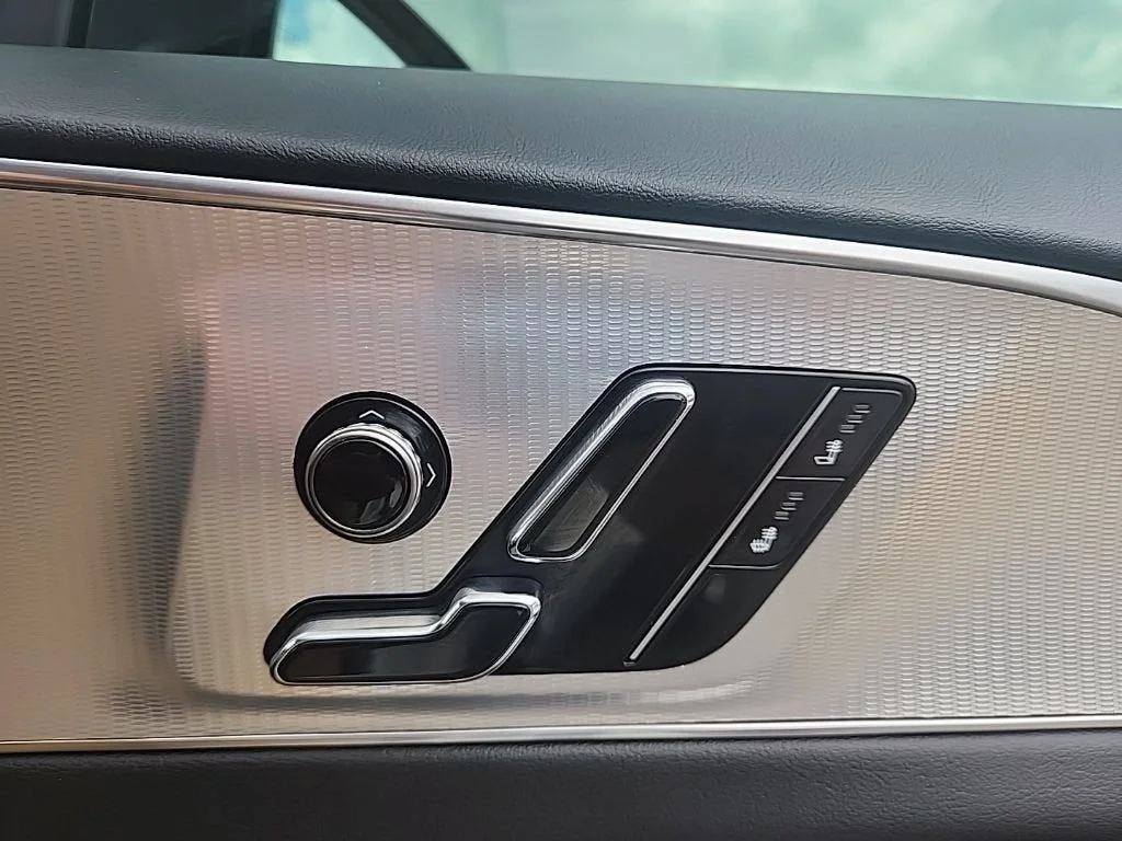 Used 2024 White Cadillac Tech image 19