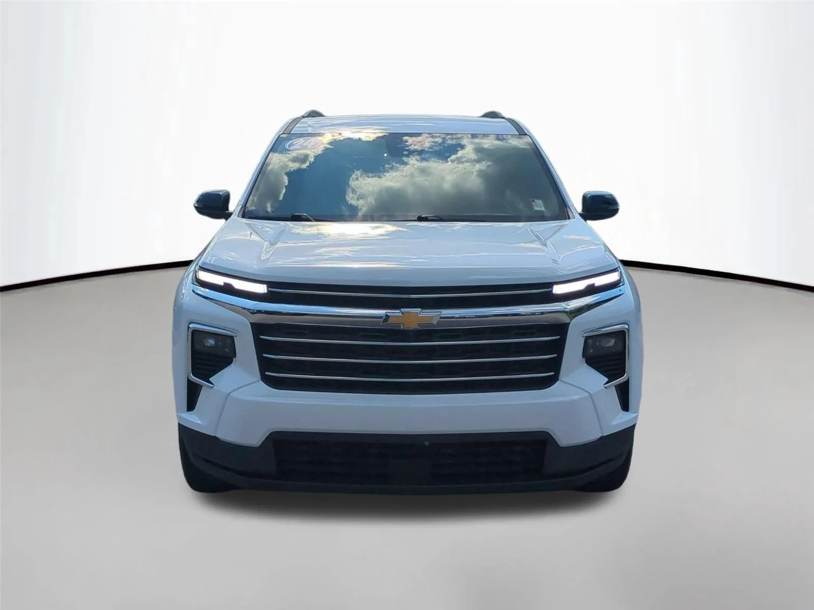 Used 2024 Summit White Chevrolet FWD LT image 8