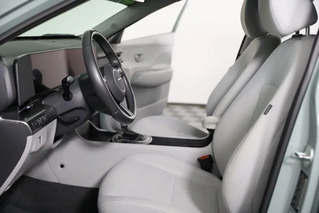 Used 2025 Green Hyundai SEL image 16