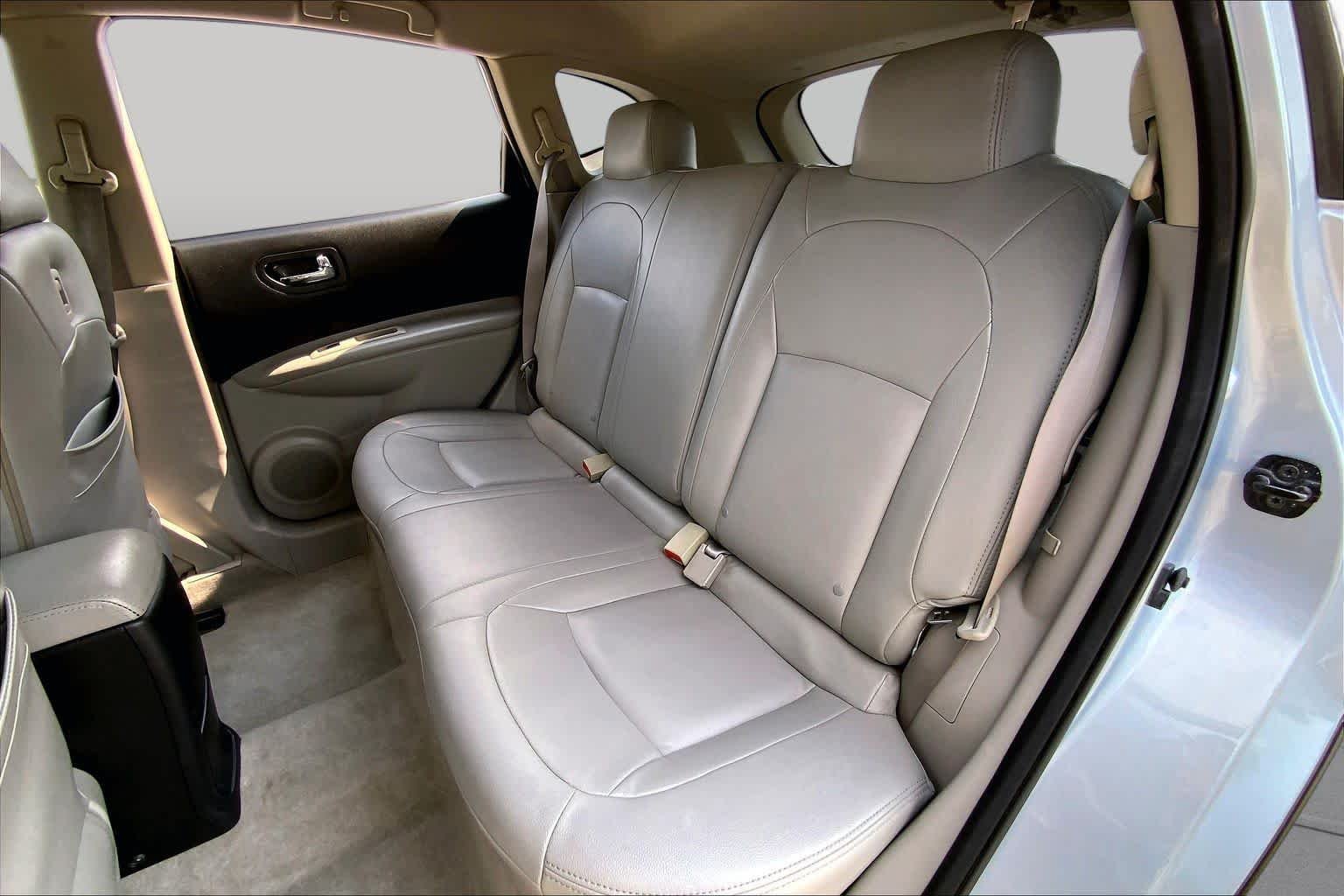 Used 2014 Frosted Steel Nissan S image 20