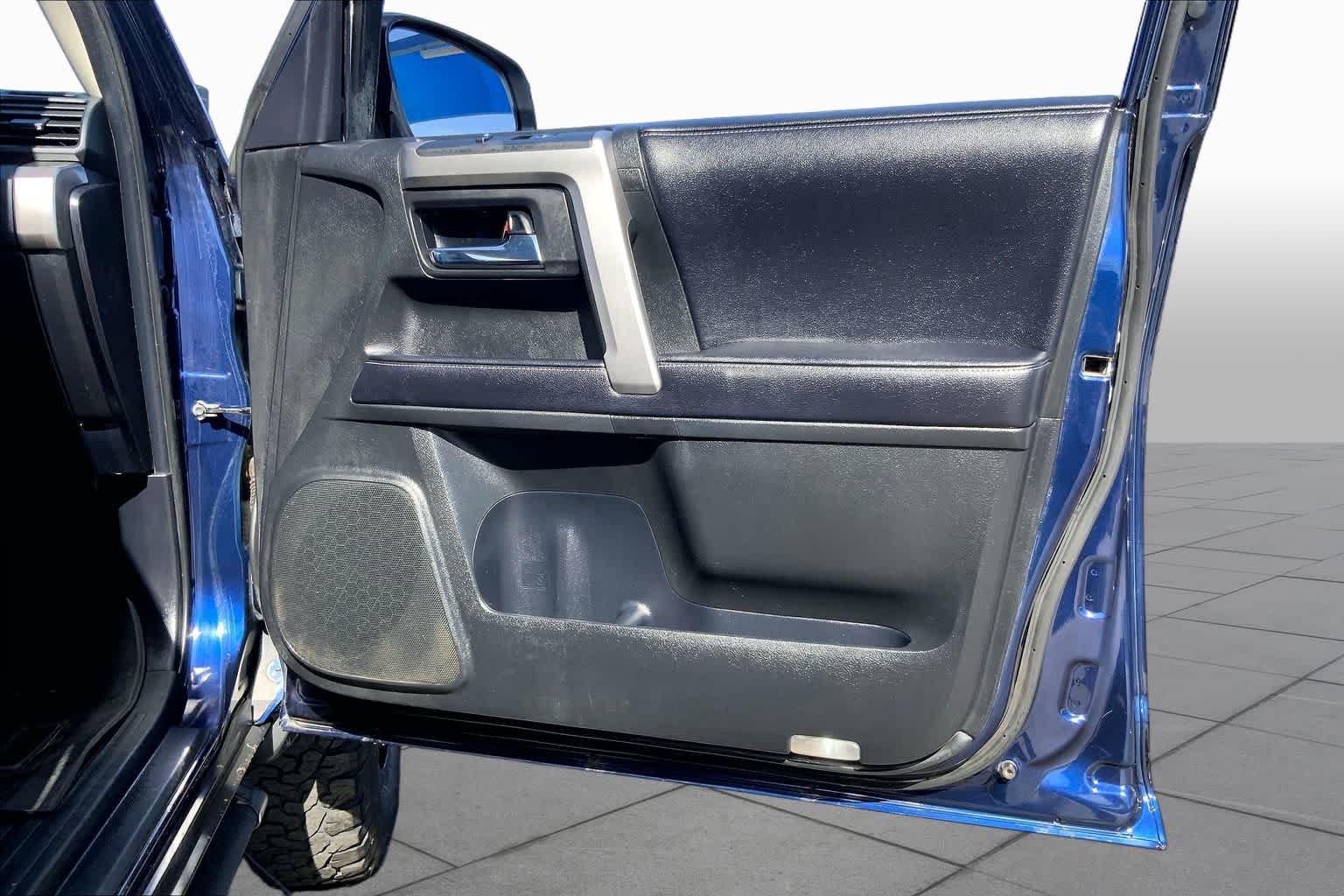 Used 2018 Nautical Blue Metallic Toyota SR5 Premium image 23