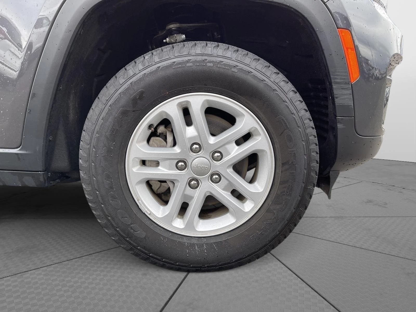 Used 2023 Baltic Gray Metallic Clearcoat Jeep Laredo image 22