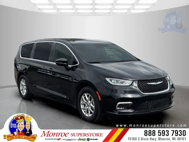 2025 Chrysler Pacifica Select