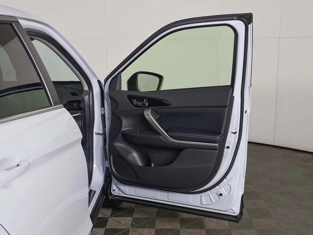 New 2026 White Mitsubishi SE image 19