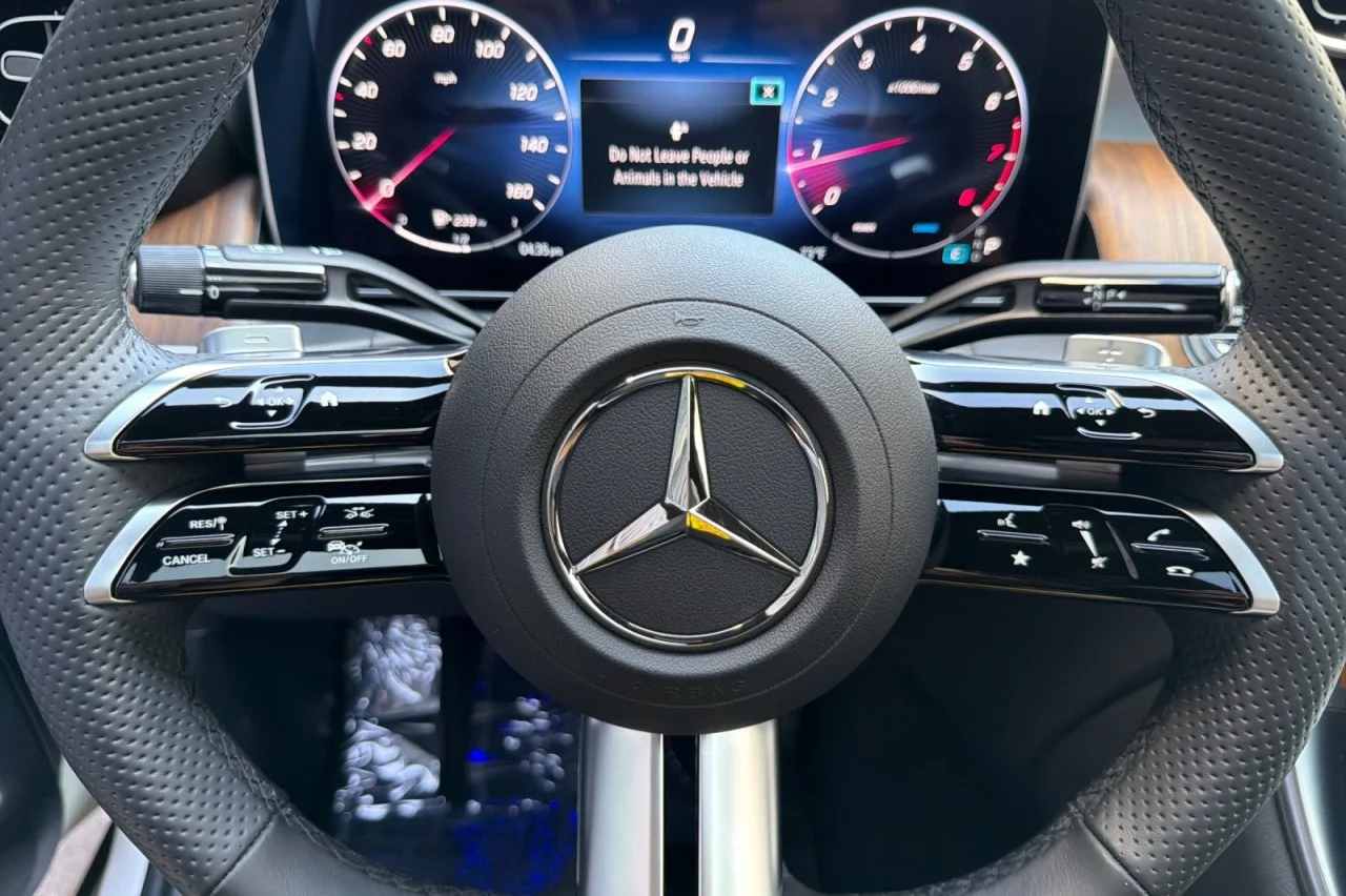 Certified Used 2024 Polar White Mercedes-Benz GLC 300 image 23