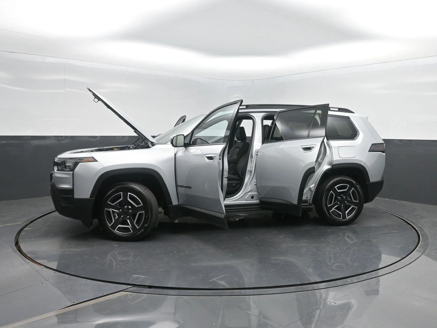 New 2026 Silver Zynith Clear-Coat Exterior Paint Jeep Laredo image 49