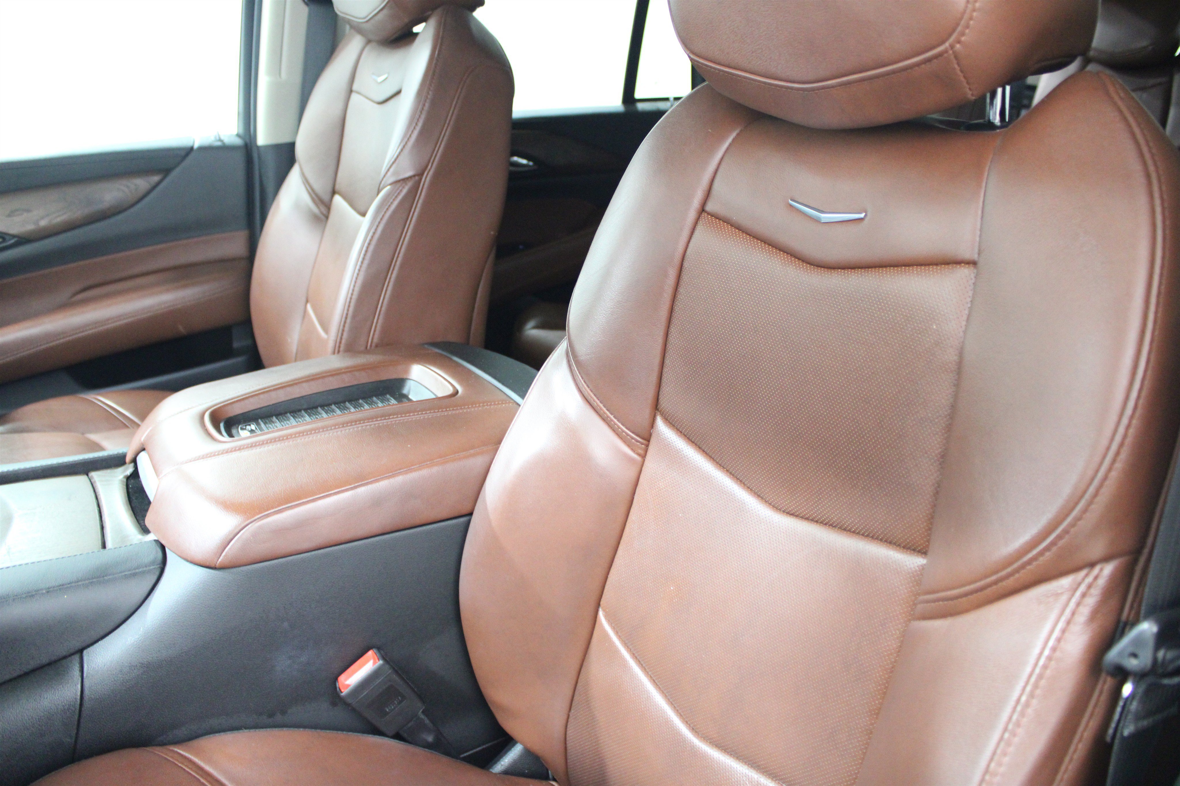 Used 2020 Crystal White Tricoat Cadillac Premium Luxury 4x4 image 7