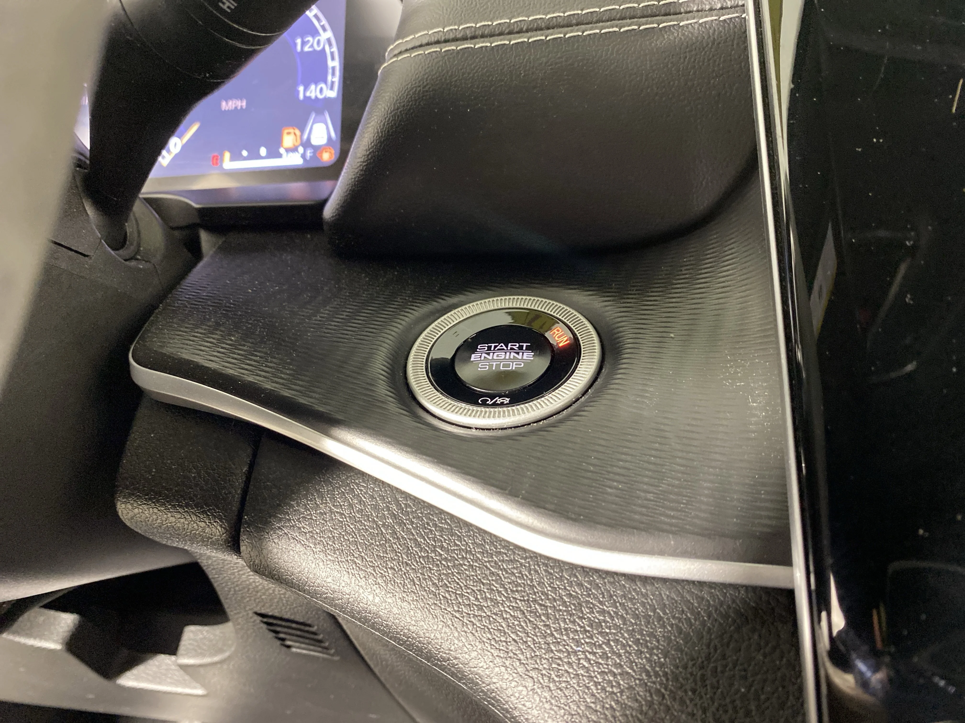 Used 2024 Diamond Black Crystal Pearlcoat Jeep Laredo image 25