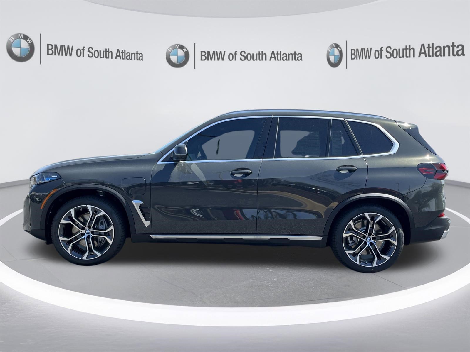 New 2026 Dravit Grey Metallic BMW xDrive50e image 24