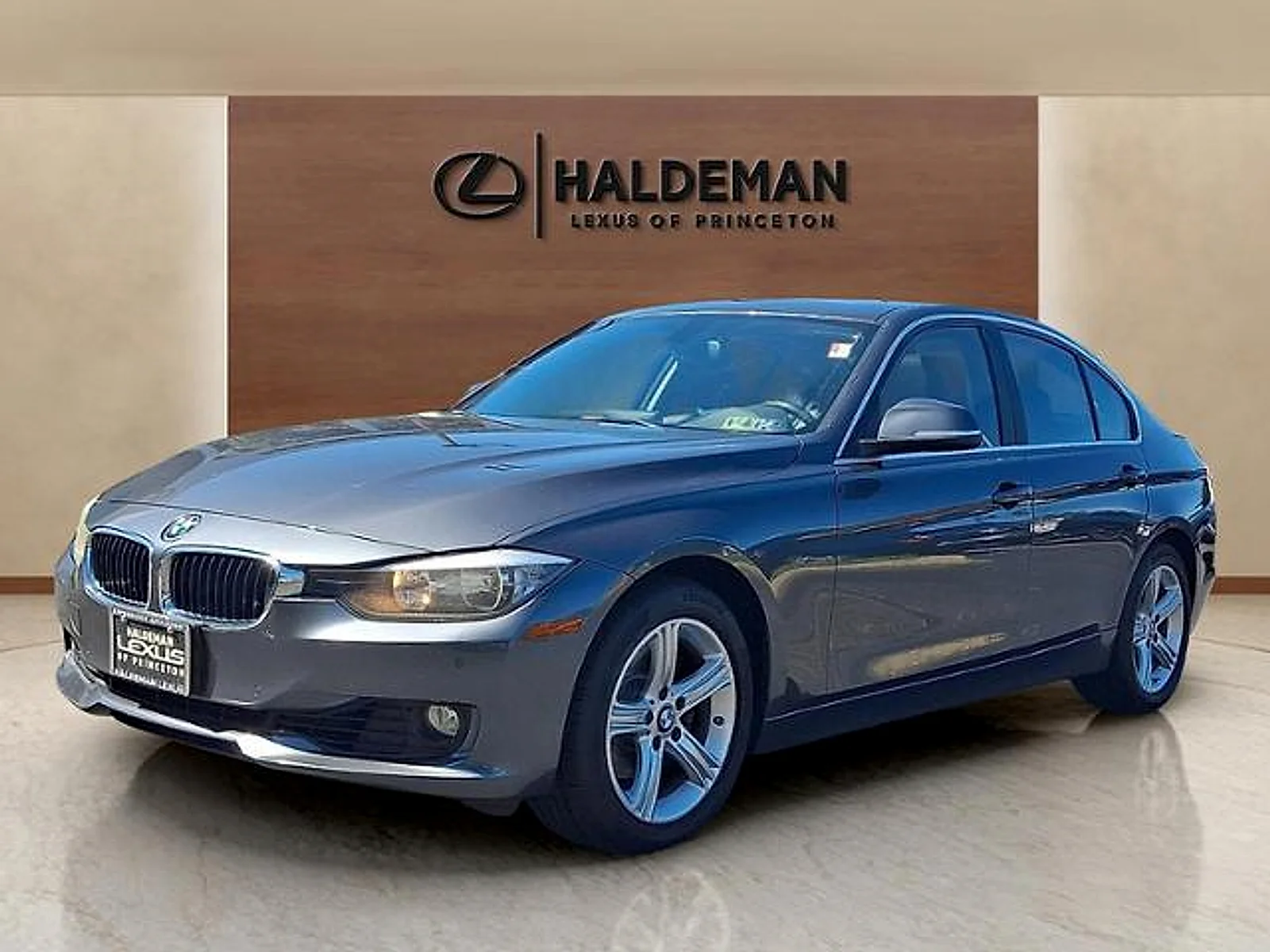 Used 2015 Mineral Gray Metallic BMW xDrive image 3